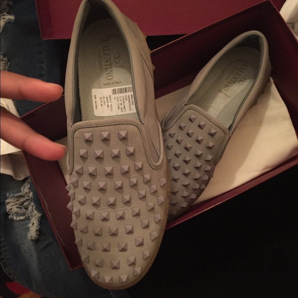 Size 42 European man Valentino shoe 👟 Nice summer